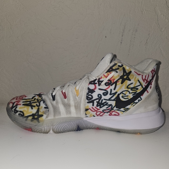 Kyrie 5 "Keep Sue Fresh" Colorway Size 9 men's/Size 10.5 women's - Picture 6 of 9